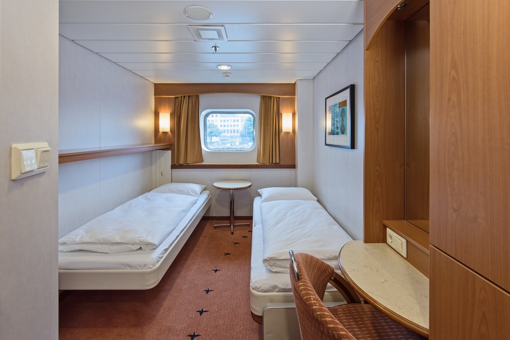 Hertigruten MS Midnatsol Polar Outside Lower or Middle Deck 1.jpg